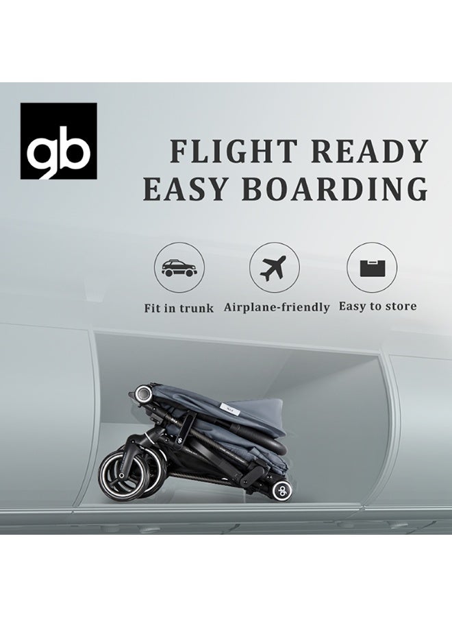 جي بي عربة أطفال gb FYN فائقة الخفة، وزنها 3.9 كجم، مصنوعة من ألياف الكربون، صغيرة الحجم وقابلة للطي، مناسبة للسفر بالطائرة، مزودة بمظلة حماية من الأشعة فوق البنفسجية بدرجة 50+، وحزام أمان خماسي النقاط، مثالية للسفر والاستخدام اليومي، لون رمادي داكن - Image 3